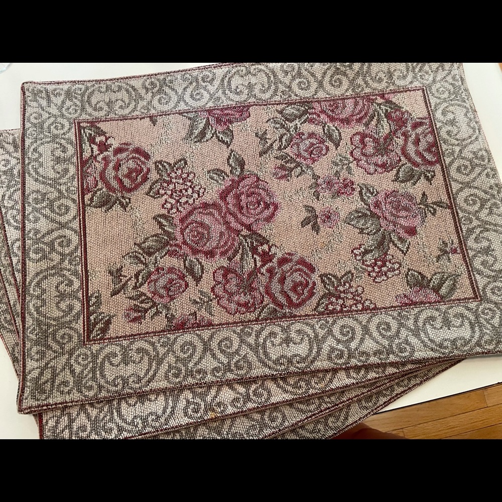 Embroidered Floral placemats (4)